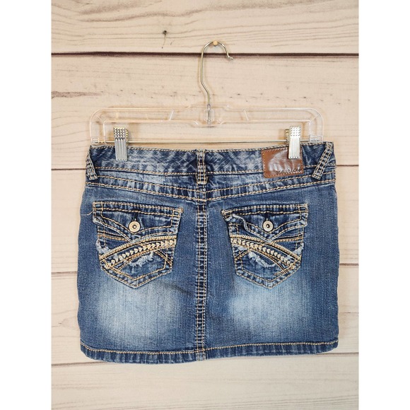 Maurices Women's Blue Cotton Solid  Denim Five Pockets Mini Jeans Skirt Size 3/4 - Picture 2 of 5